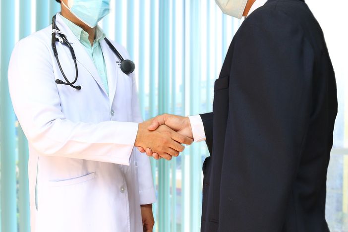Assicurazione sanitaria: boom di costi in Svizzera, ecco come contenerli Assicurazione sanitaria: boom di costi in Svizzera, ecco come contenerli