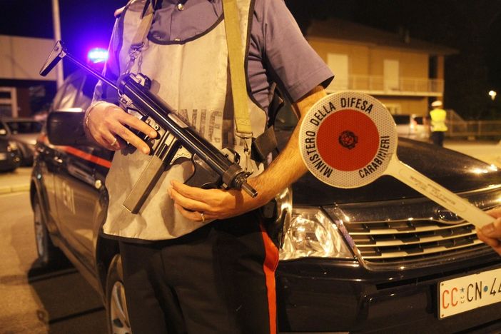 Angera, sabato sera di controlli contro l'alcol sulle strade: 13 patenti ritirate dai carabinieri e multe per cinquemila euro