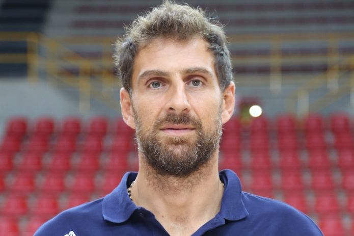 Zanus Fortes da Kiev: «Ci siamo rifugiati in ambasciata, è in corso l'attacco. Viviamo in un limbo» Zanus Fortes da Kiev: «Ci siamo rifugiati in ambasciata, è in corso l'attacco. Viviamo in un limbo»