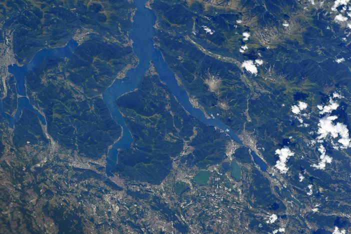 Le immagini postate da Samantha Cristoforetti dalla Stazione spaziale internazionale con il lago di Lugano e quello di Como Le immagini postate da Samantha Cristoforetti dalla Stazione spaziale internazionale con il lago di Lugano e quello di Como