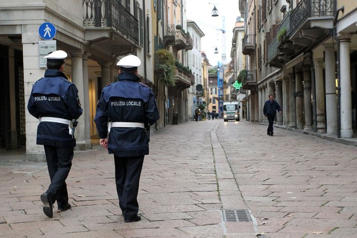 Poche risorse e carenze in organico, la Polizia Locale protesta