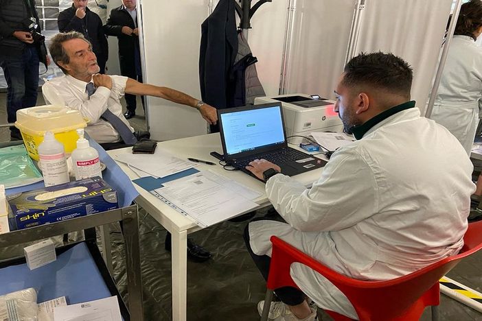 Influenza, superato in Lombardia il milione di vaccinazioni. Fontana: «Ottimo segnale»