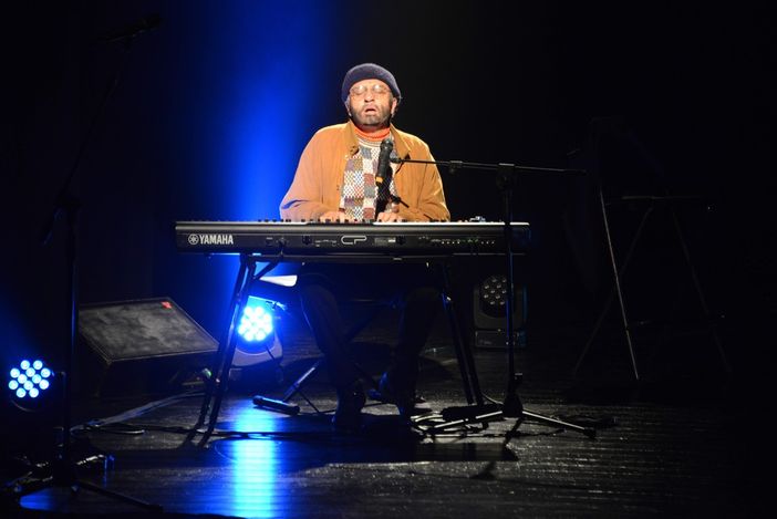 Dario Ballantini nei panni di Lucio Dalla al “Manzoni” di Busto