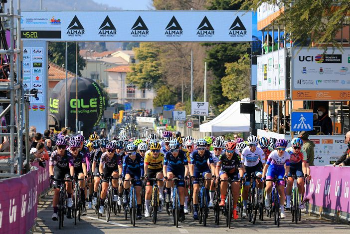 Passaggio del gruppo (foto Ossola)