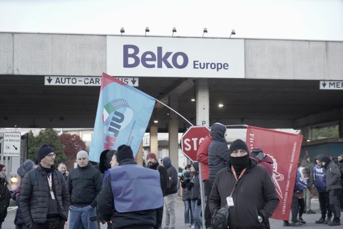 Protesta alla Beko di Cassinetta, Astuti al fianco dei lavoratori: «Subito in audizione impresa e sindacati» Protesta alla Beko di Cassinetta, Astuti al fianco dei lavoratori: «Subito in audizione impresa e sindacati»