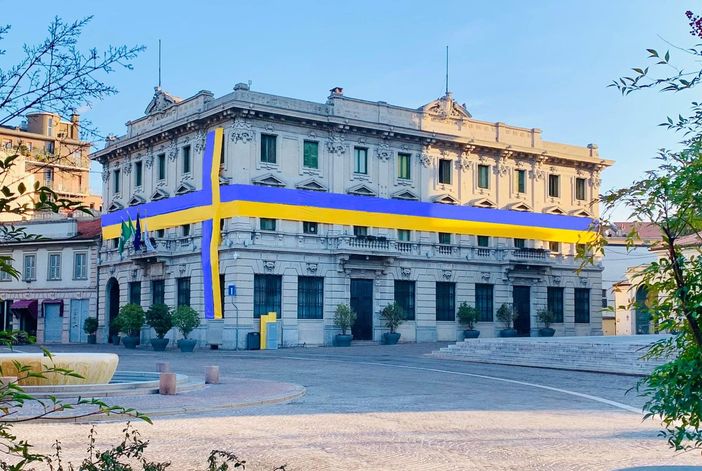 E se palazzo Borghi si “vestisse di Ucraina”? E se palazzo Borghi si “vestisse di Ucraina”?