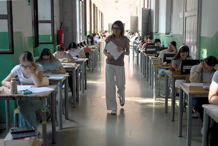 Maturità, da Pavese a Calabresi: al via l’esame con la prova di italiano. In provincia di Varese tornano in aula ottomila studenti Maturità, da Pavese a Calabresi: al via l’esame con la prova di italiano. In provincia di Varese tornano in aula ottomila studenti