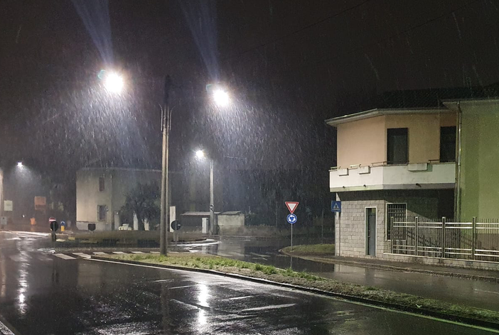 L'acqua batte la neve a Busto