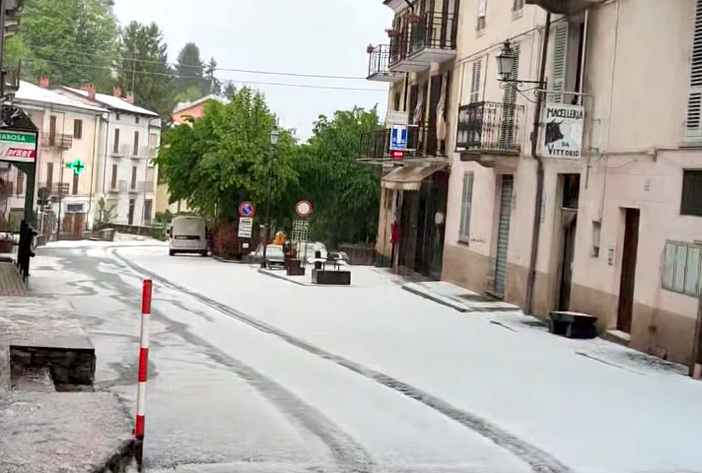 Frabosa, comune in provincia di Cuneo, appare innevato