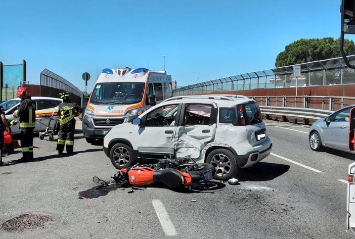 Vacanze tragiche: a Diano Marina muore un 19enne e quattro giovanissimi sono gravi dopo uno schianto nella notte