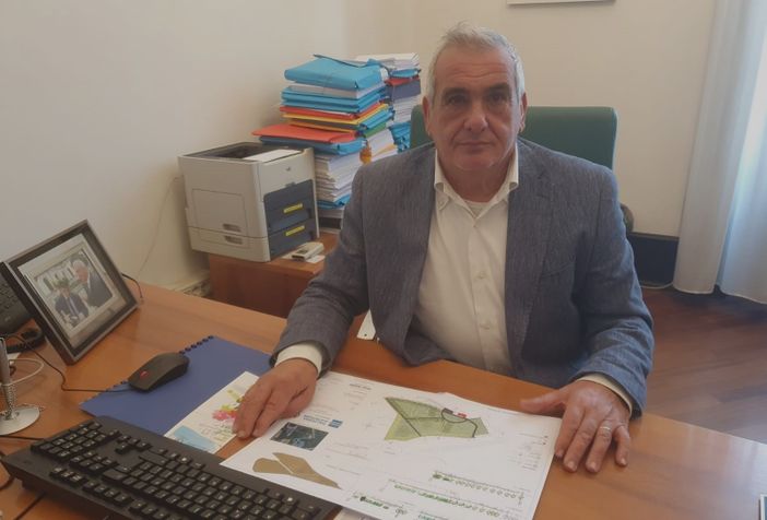 Orazio Tallarida. Sotto, col sindaco Emanuele Antonelli Orazio Tallarida. Sotto, col sindaco Emanuele Antonelli