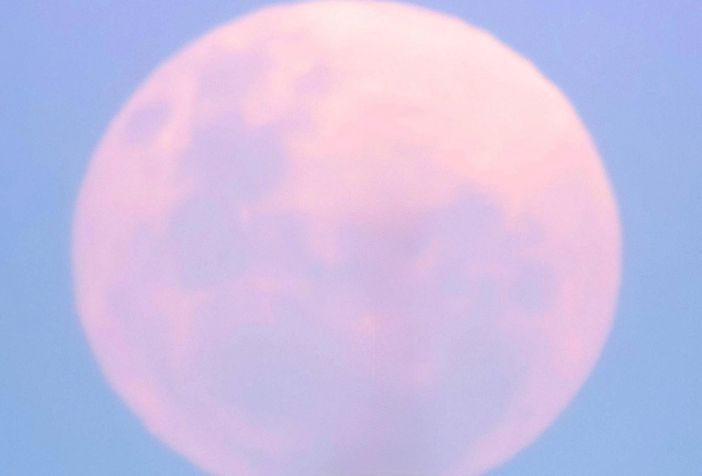 Luna di Fragola in arrivo: cosa succede l'11 giugno e come osservarla Luna di Fragola in arrivo: cosa succede l'11 giugno e come osservarla