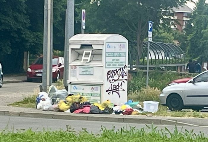 Busto, via i cassonetti. Antonelli: «I rifiuti tessili li ritirerà Agesp porta a porta»