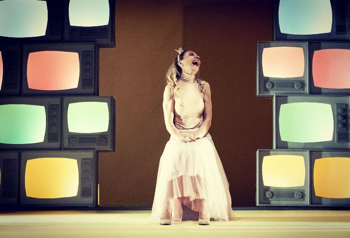 Attenti a quei &quot;like&quot;. Con Teatro in mostra