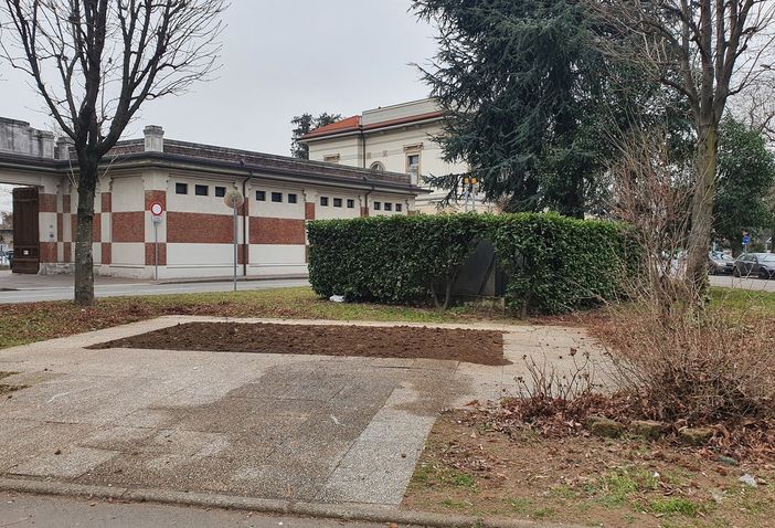 Busto, l’edicola in viale Cadorna non c’è più