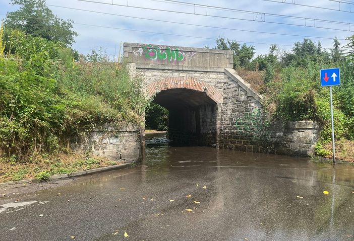 Busto, il ponticello finisce ancora sott’acqua