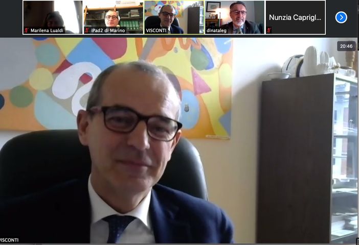 In primo piano, il rettore della Liuc Federico Visconti che parteciperà all'incontro con i genitori degli studenti