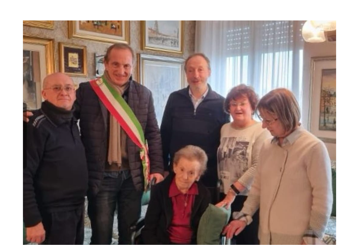 Buon compleanno Nina, una vita al bar tabaccheria Bandi