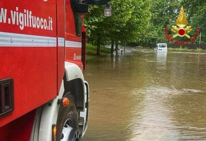 Maltempo, allagamenti a Milano: evacuata comunità vicino al Lambro