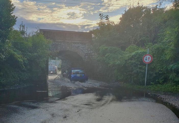 LA FOTO. Niente tempesta, ma il ponticello è sempre a mollo