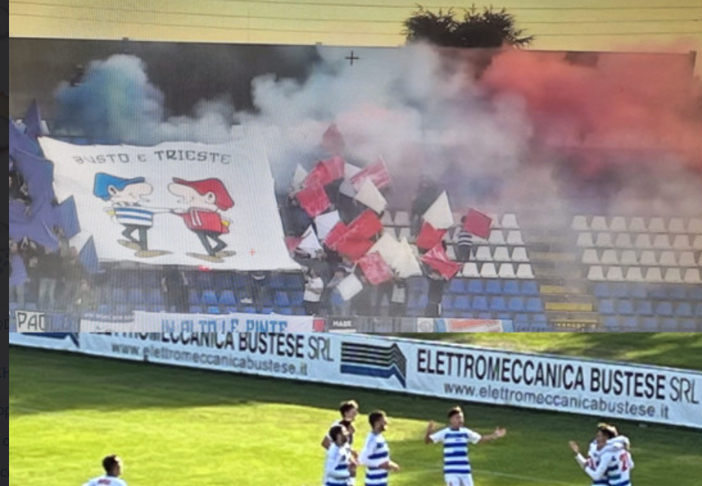 Scene di amicizia tra tifosi di Busto e Trieste