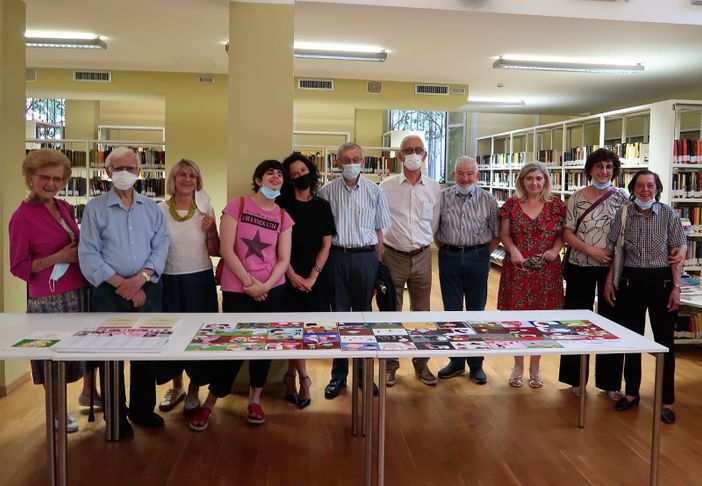 Gli autori e i promotori del libro con Silvia Cassani, che ha realizzato il suo sogno dei disegni commentati in bustocco, e la vicesindaco Manuela Maffioli (foto di Giampietro Castignone)