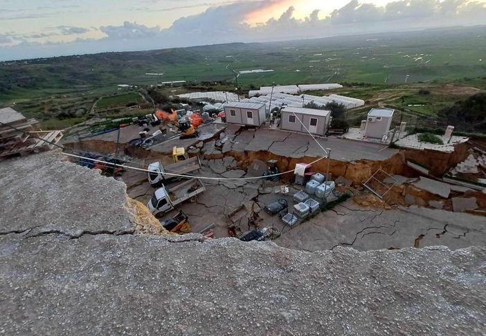 Frana a Niscemi, notte al Palasport per oltre 500 sfollati