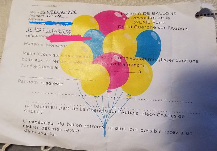 Il messaggio legato al palloncino atterrato nel giardino di casa a Besozzo di Emanuela Gervasini Il messaggio legato al palloncino atterrato nel giardino di casa a Besozzo di Emanuela Gervasini