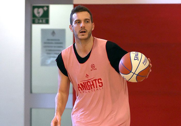 Knights, Janko Cepic torna ad assaggiare il parquet dopo l'infortunio Knights, Janko Cepic torna ad assaggiare il parquet dopo l'infortunio