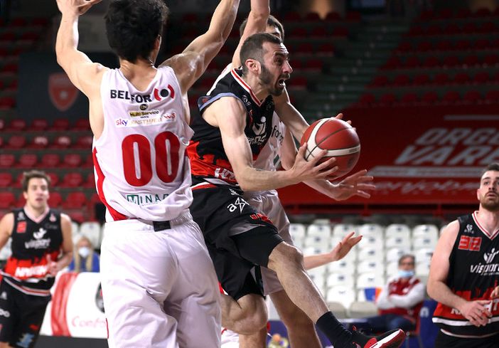 A Varese, terzo e quarto quarto fatali per i Knights (foto da www.legnanobasket.it