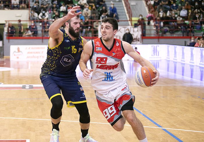 Legnano Basket supera Vigevano. Con Bianchi in campo Legnano Basket supera Vigevano. Con Bianchi in campo