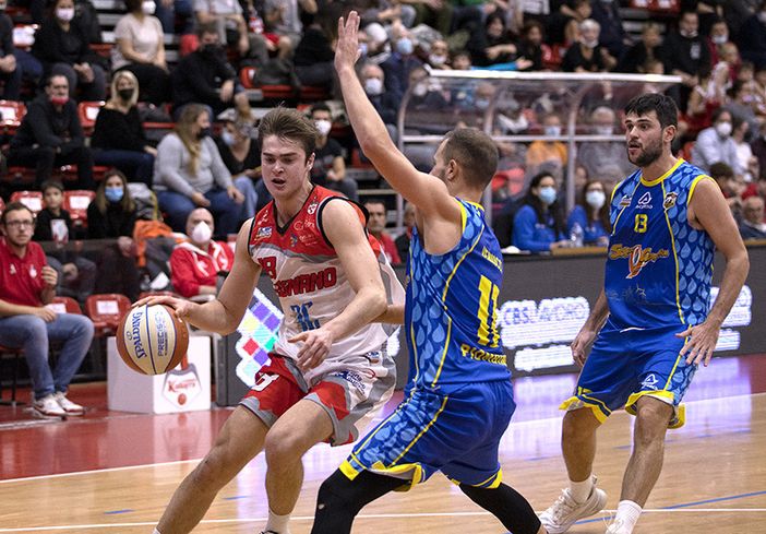 Legnano Basket sconfitto da Piombino. Questa settimana allenamenti a porte chiuse