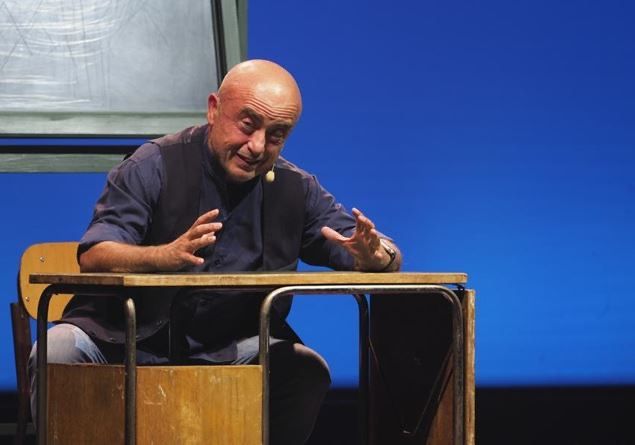 VIDEO. Pienone al Manzoni con Paolo Cevoli e “La sagra famiglia” VIDEO. Pienone al Manzoni con Paolo Cevoli e “La sagra famiglia”