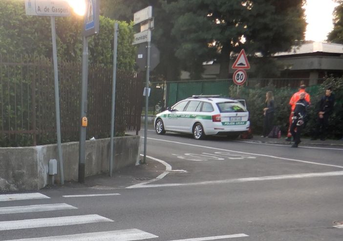 Olgiate: incidente in via De Gasperi, investita studentessa di 12 anni. «Il pedone ha sempre il diritto di attraversare in sicurezza»