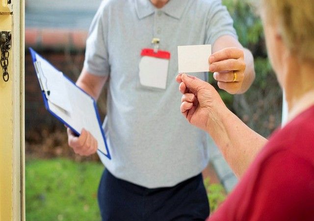 Tenta di truffare un'anziana ma il colpo fallisce