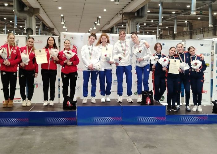 Il podio di Piacenza. Sul gradino più alto le fiorettiste della Pro Patria