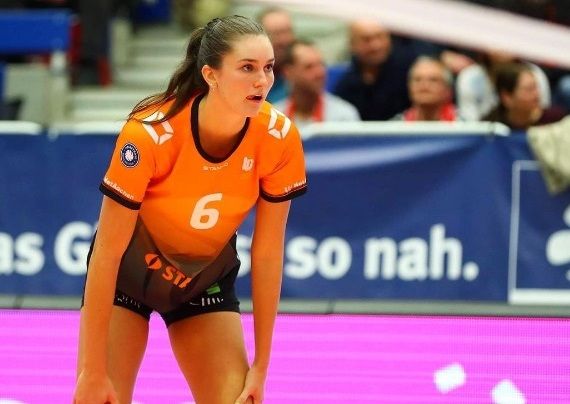 Layne Van Buskirk: una centrale canadese per la Uyba di Velasco Layne Van Buskirk: una centrale canadese per la Uyba di Velasco