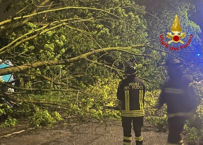 Si aggrava il bilancio del maltempo in Lombardia: oltre 1.100 interventi dei vigili del fuoco nella nostra regione