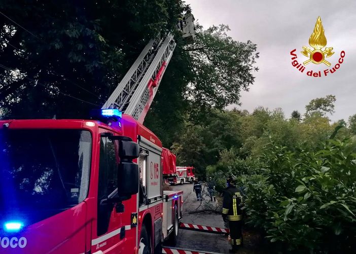 FOTO. Maltempo nel Varesotto: 200 le richieste di soccorso ai vigili del fuoco. Salvati tre automobilisti bloccati nei sottopassi allagati FOTO. Maltempo nel Varesotto: 200 le richieste di soccorso ai vigili del fuoco. Salvati tre automobilisti bloccati nei sottopassi allagati