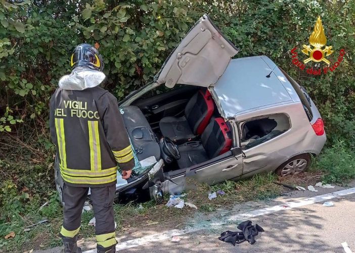 Carnago, finisce fuori strada con l'auto: 46enne trasportata all'ospedale con l'elisoccorso Carnago, finisce fuori strada con l'auto: 46enne trasportata all'ospedale con l'elisoccorso