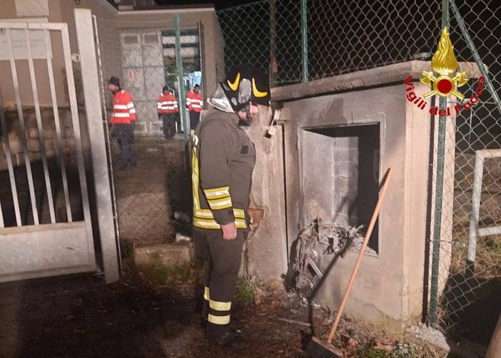 Lavena Ponte Tresa, a fuoco quadro elettrico del sistema idrico comunale: «Al lavoro tutta la notte per ripristinare gli impianti»