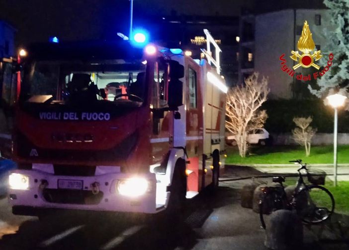 Tragico incendio in un condominio del centro di Gallarate: morta una donna di 78 anni, salva una signora di 107 anni