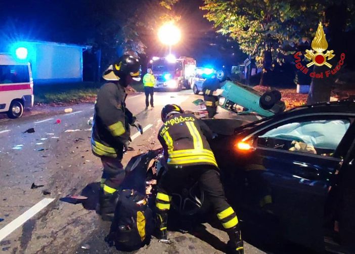 Pauroso scontro sul Sempione a Gallarate: auto si ribalta, tre persone soccorse