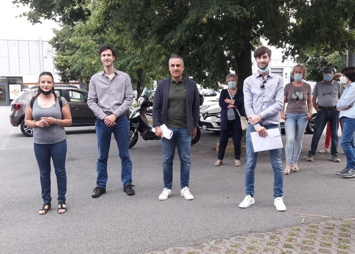 Da sinistra, la referente del nuovo gruppo di "Controllo del vicinato", Cassandra Guzon, Andrea Pisani, il sindaco, Nicola Poliseno, Edoardo Franchin