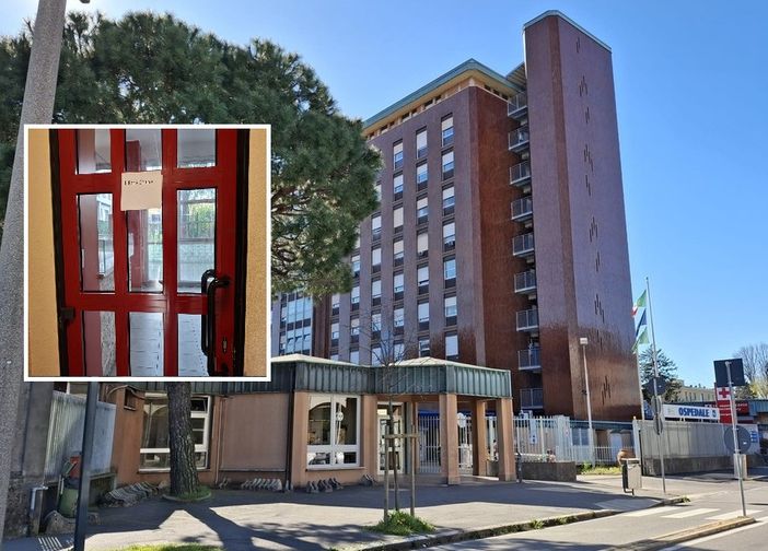 La chiusura del bar nel nosocomio di Busto (ingresso nel riquadro) dovrebbe essere superata