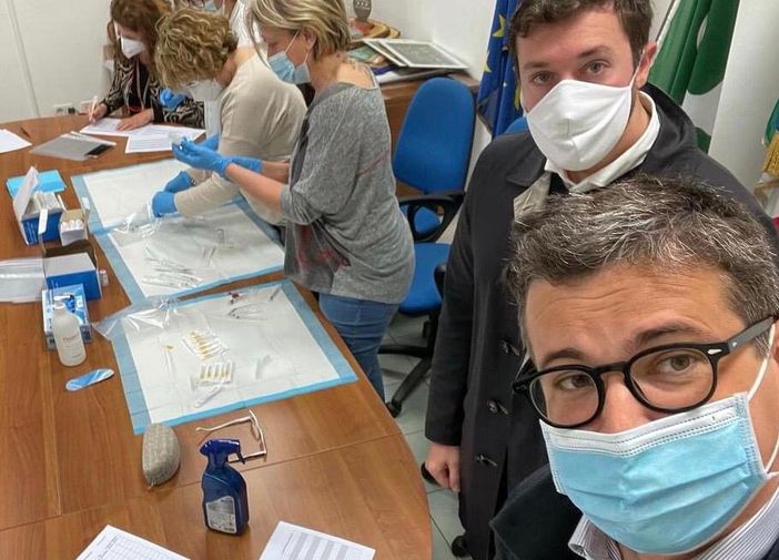 Il sindaco Cassani loda gli operatori impegnati nella vaccinazione domiciliare Il sindaco Cassani loda gli operatori impegnati nella vaccinazione domiciliare