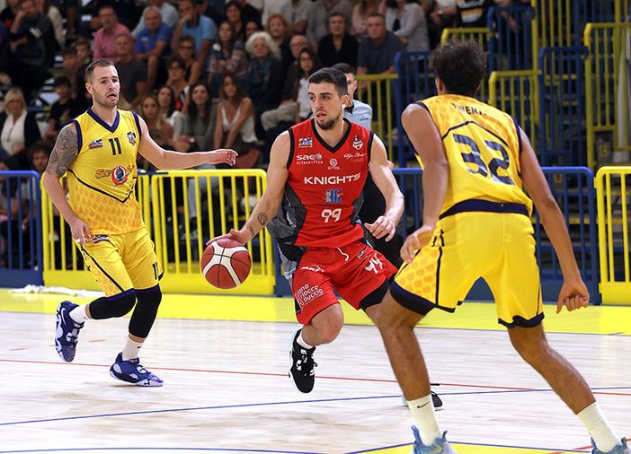 Knights, buona la prima a Piombino Knights, buona la prima a Piombino