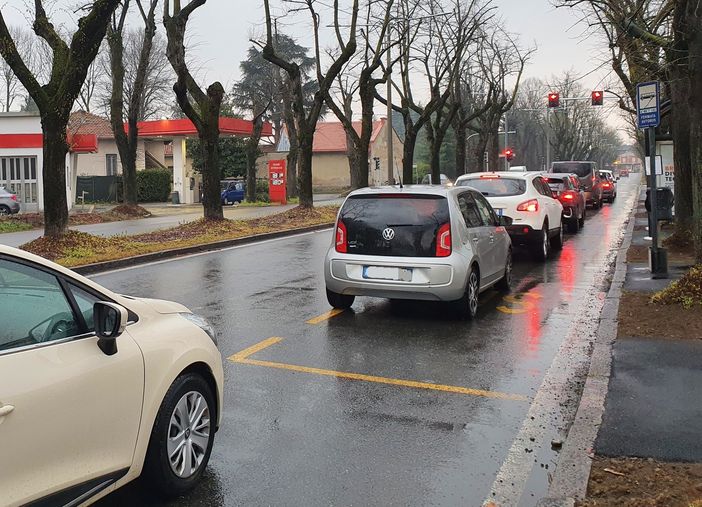 Viale Boccaccio, nuove proteste per code e sicurezza. L’assessore: «A breve controlli con le telecamere»