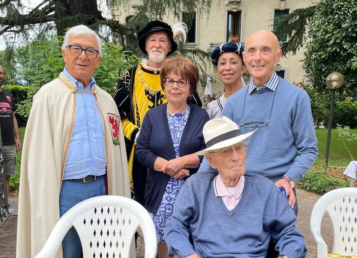 I festeggiamenti a Castiglione Olona per i 102 anni del dottor Callisto Assisi
