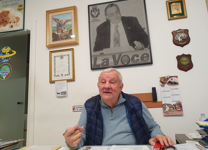 Audio Porfidio nel suo ufficio